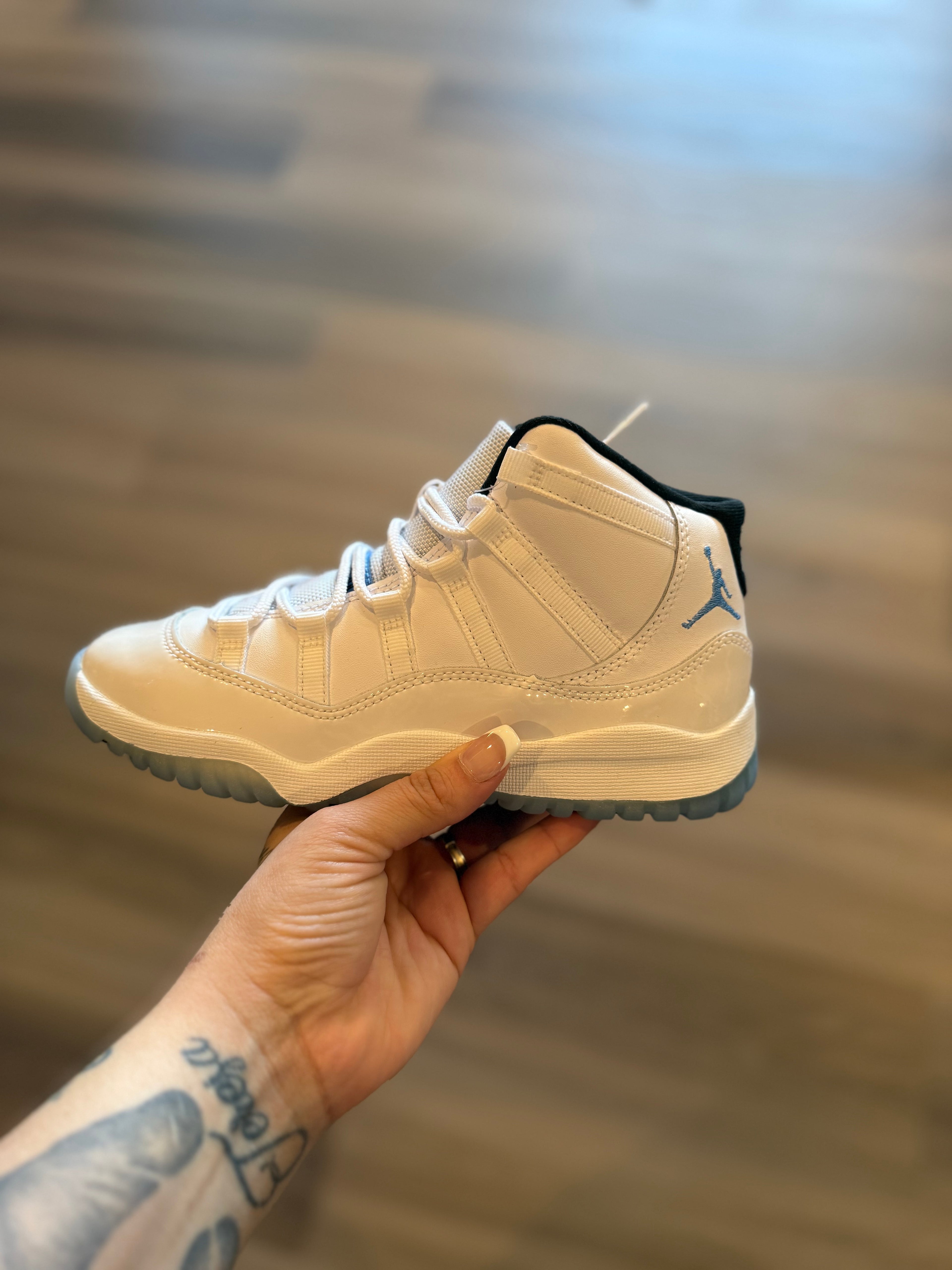 Air Jordan 11 Retro Legend Blue